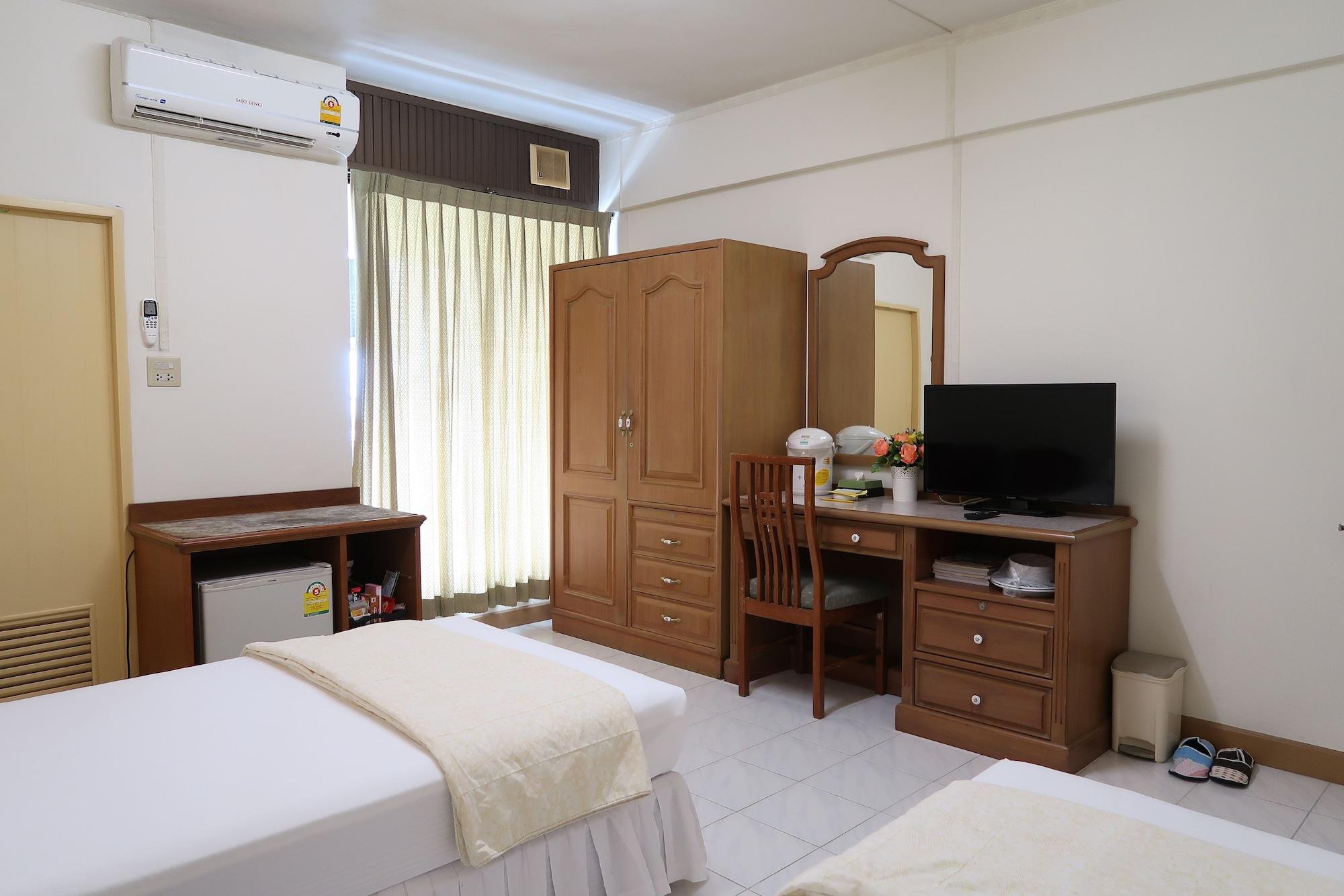 Phawana Sweet Hotel Bangkok Exterior photo